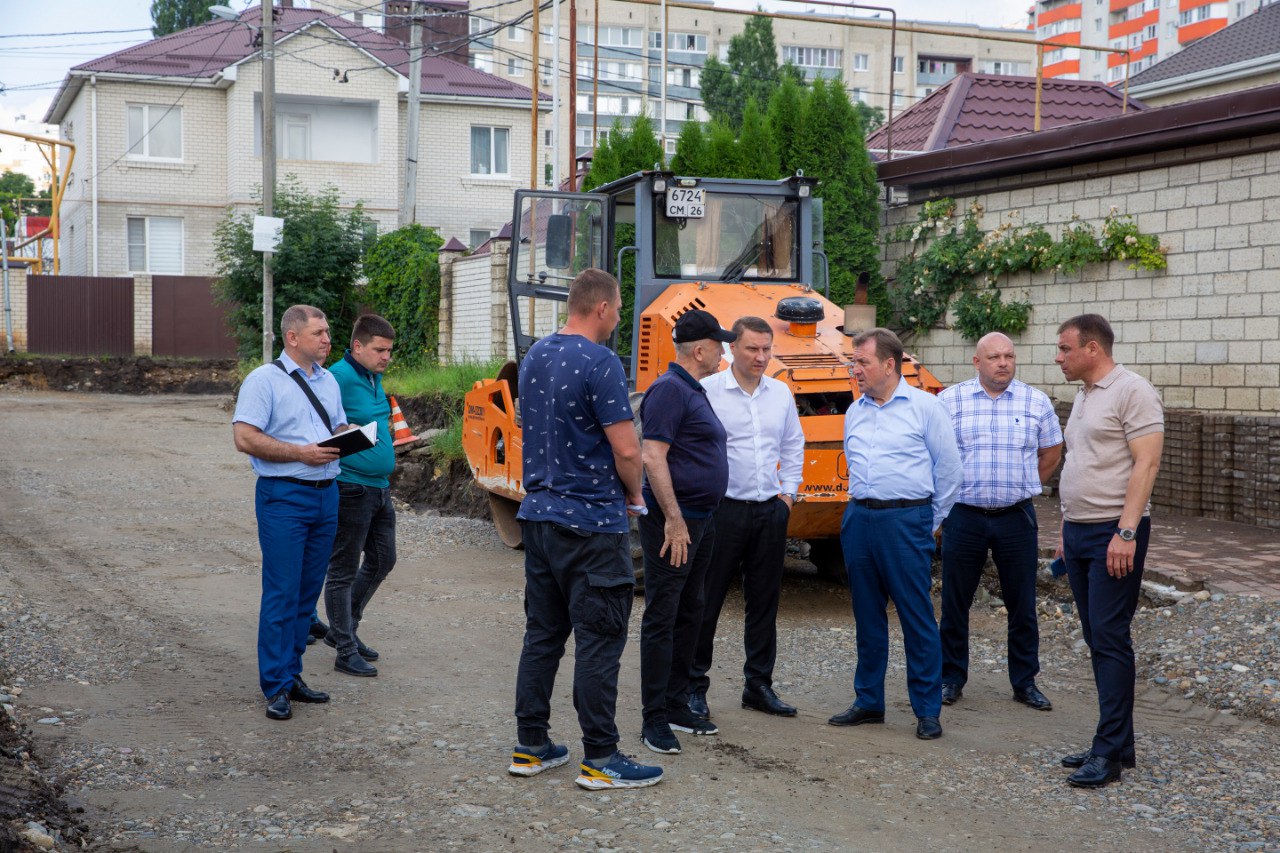 В Ставрополе продолжается реконструкция улично-дорожной сети в микрорайоне  бульвара Зеленая Роща | 29.06.2023 | Ставрополь - БезФормата